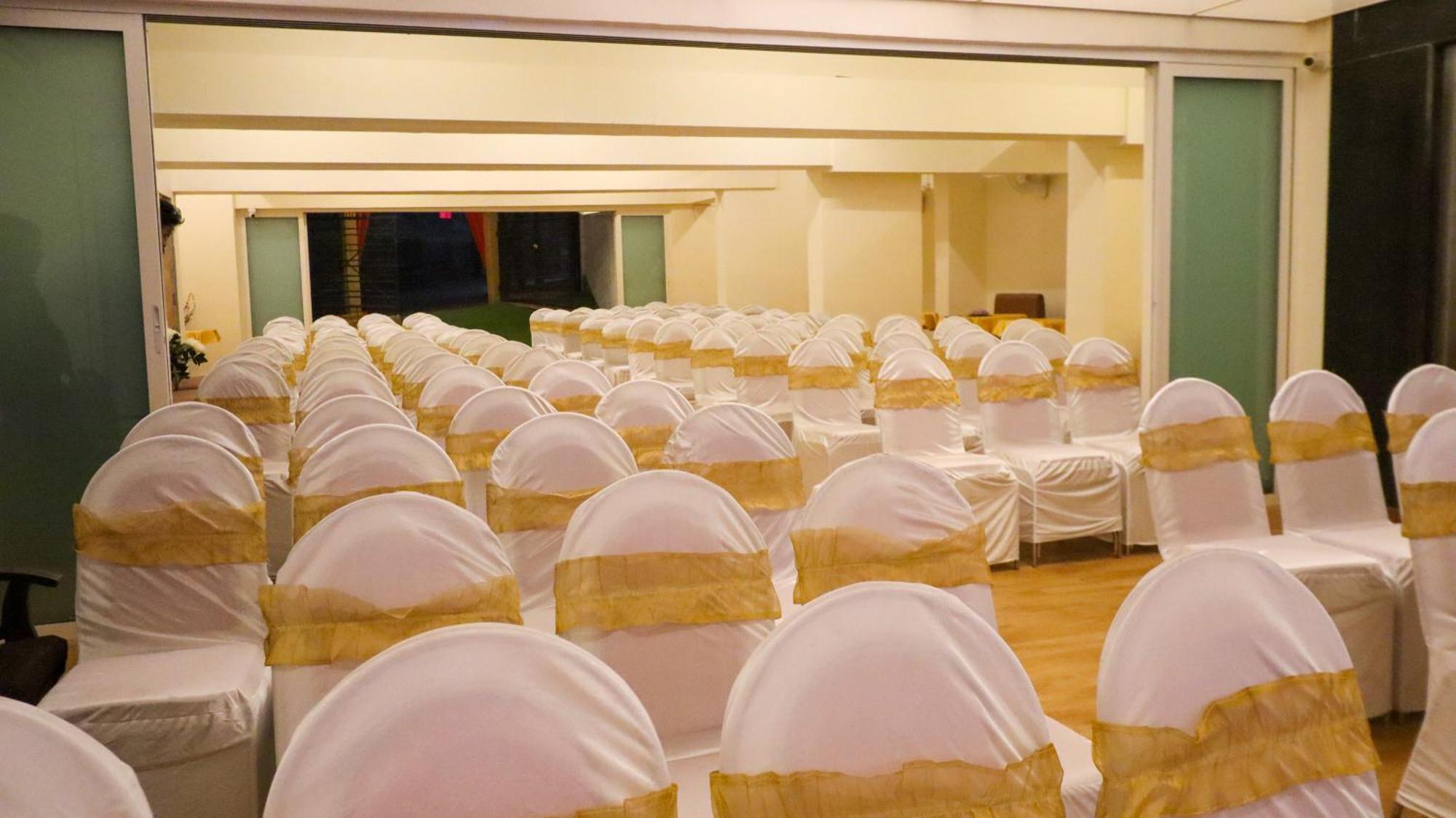 Tuliip Residency Hotel Mumbai Exterior photo